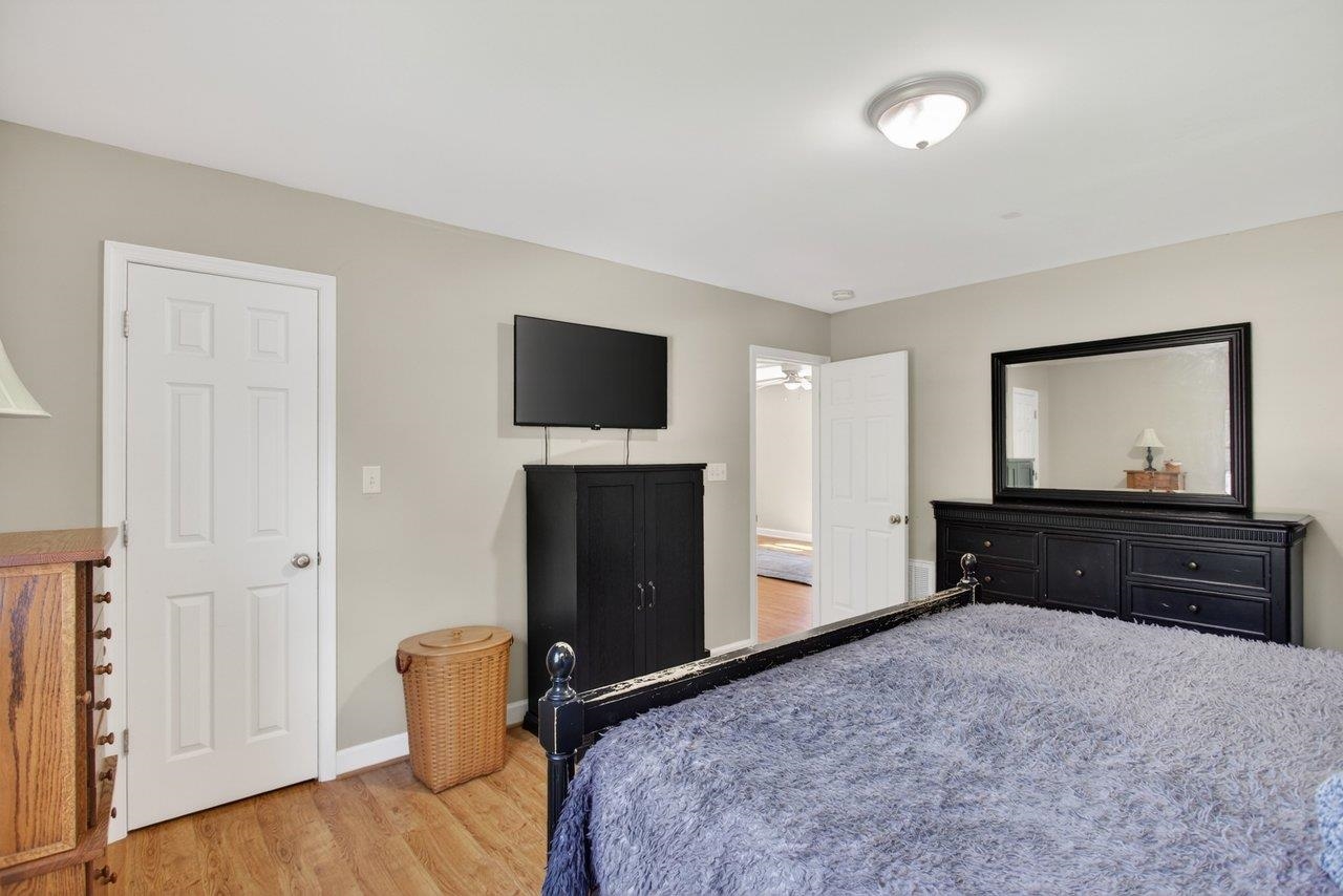 215 FOREST DR