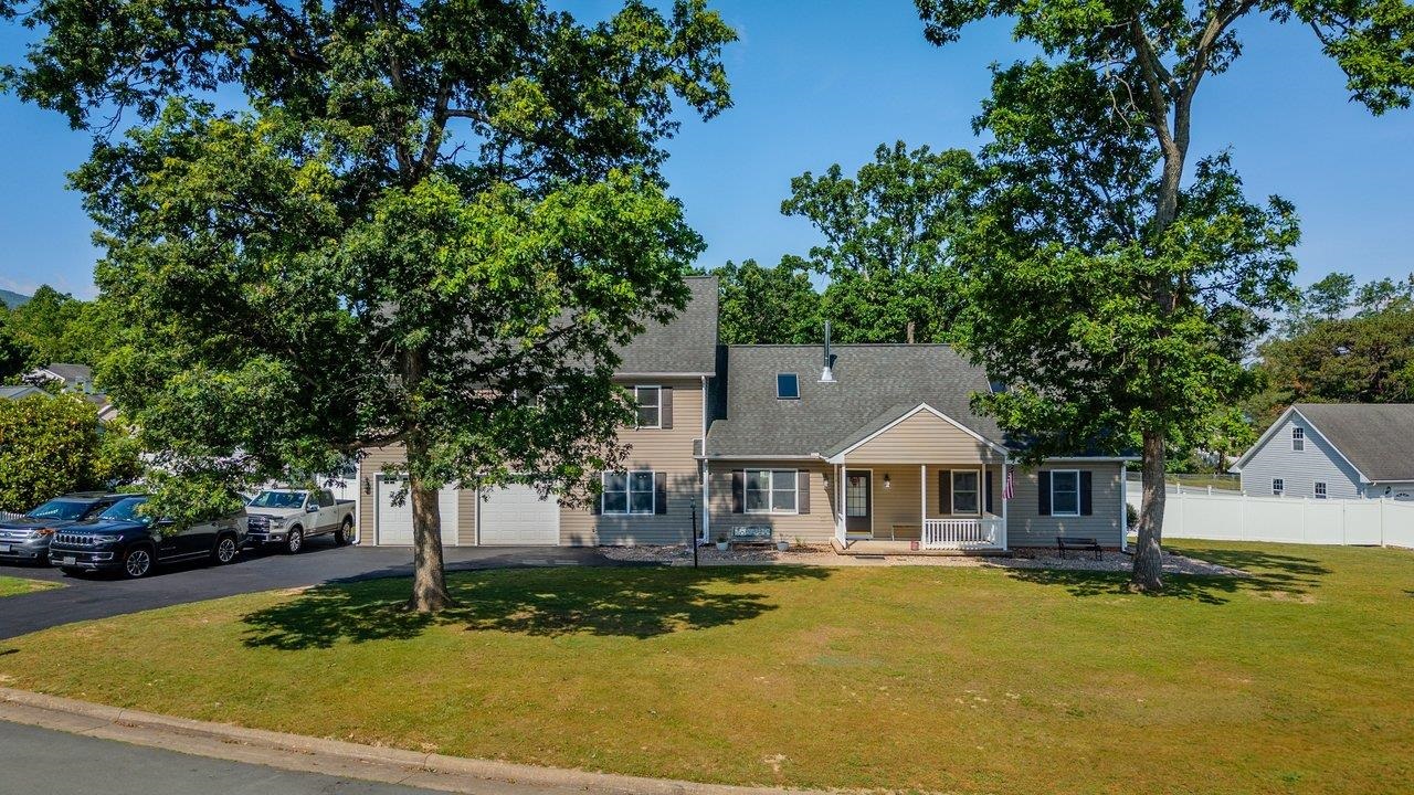 215 FOREST DR