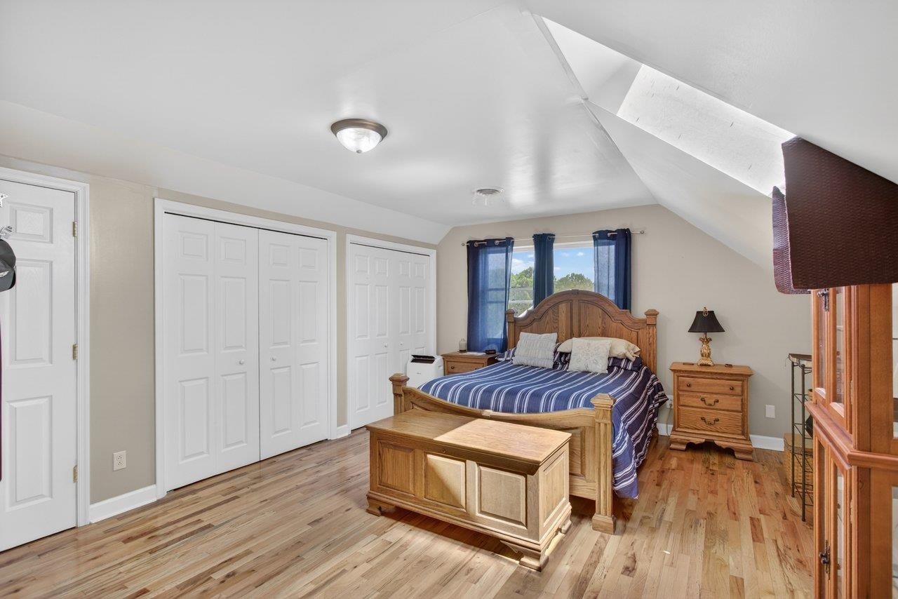 215 FOREST DR
