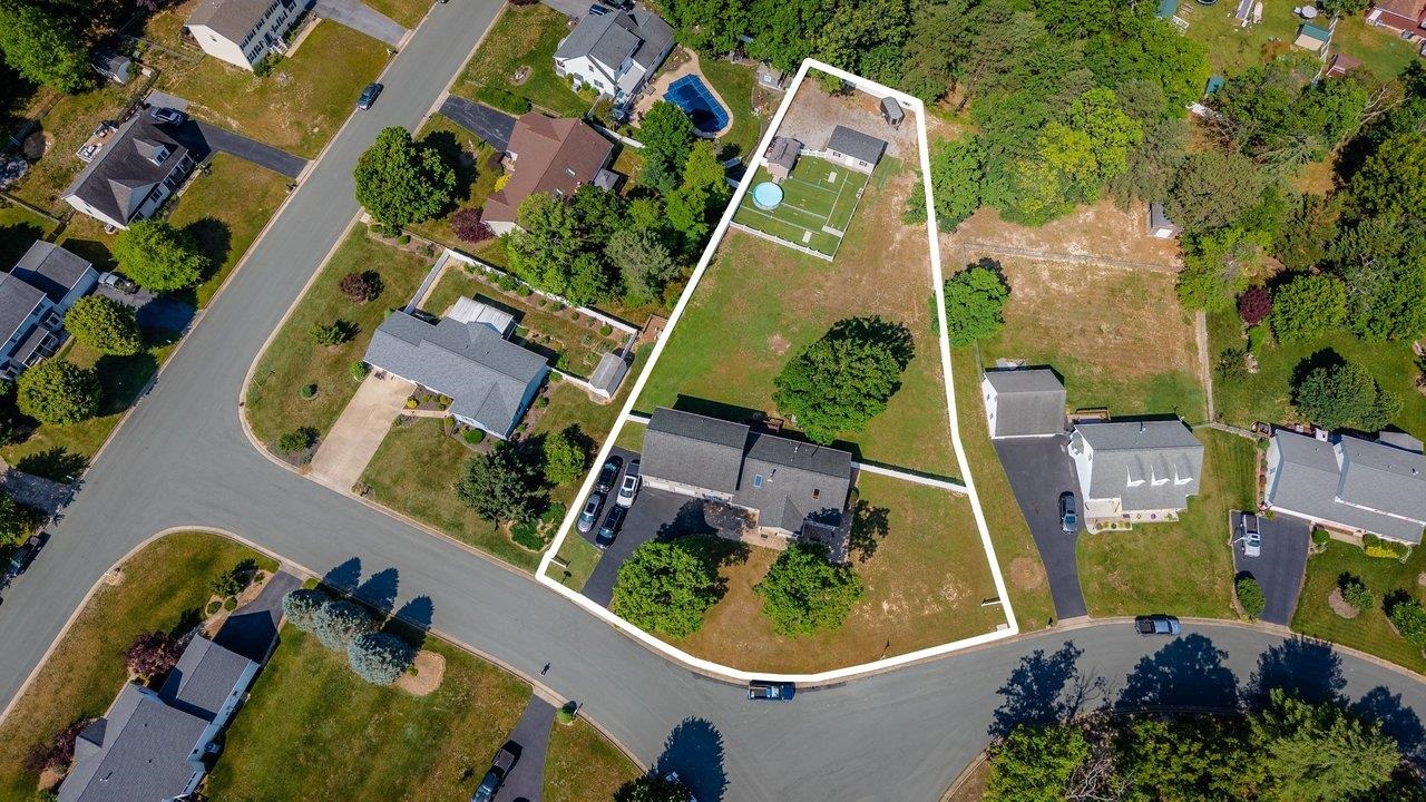 215 FOREST DR