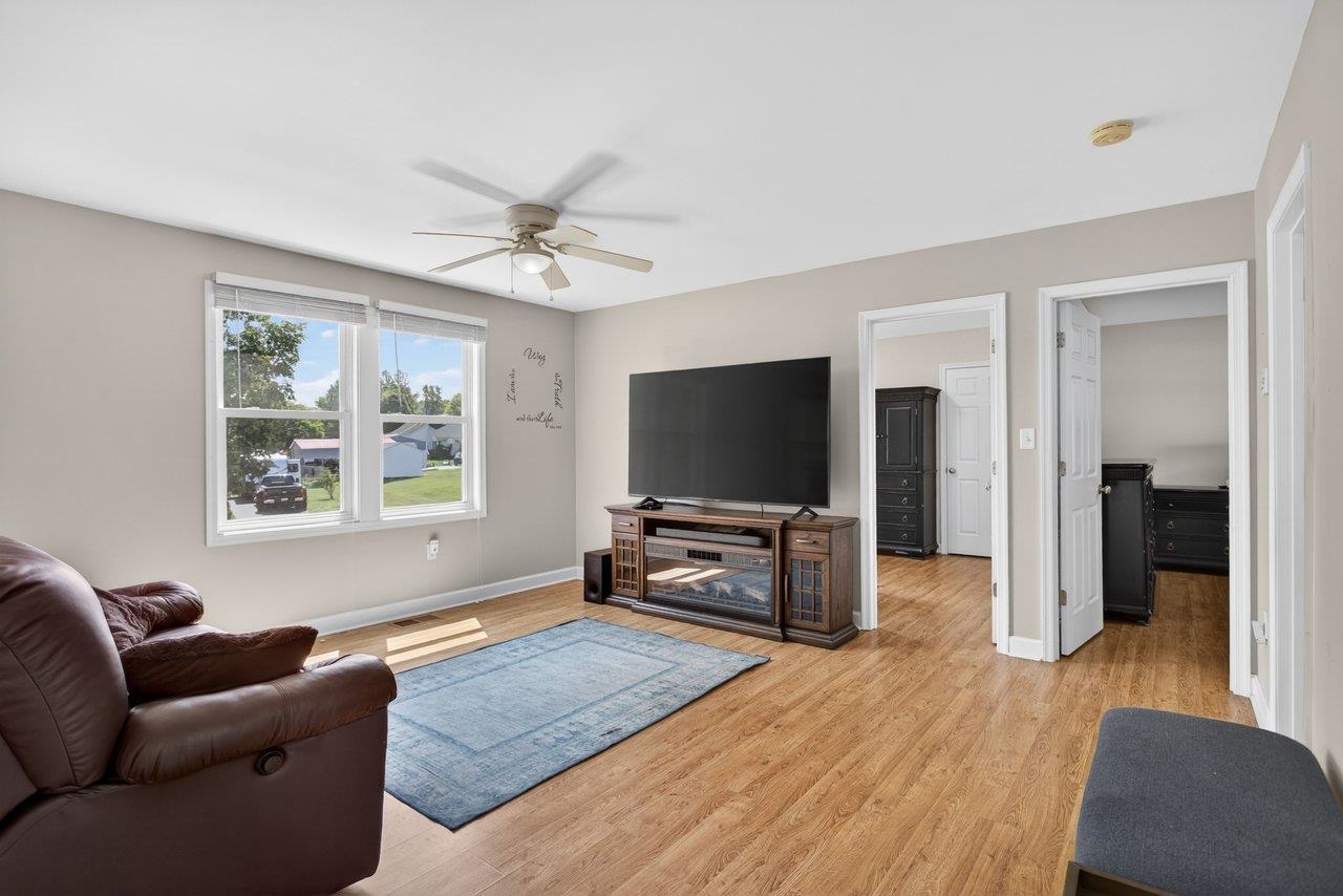215 FOREST DR