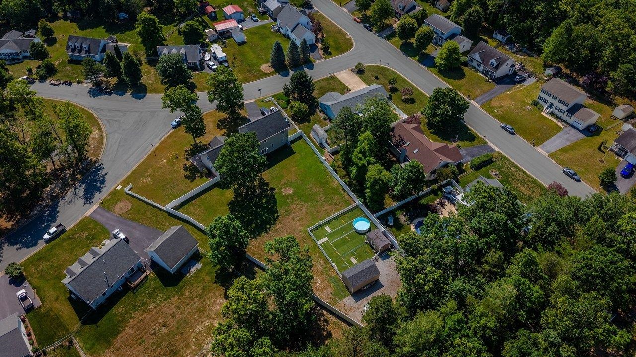 215 FOREST DR