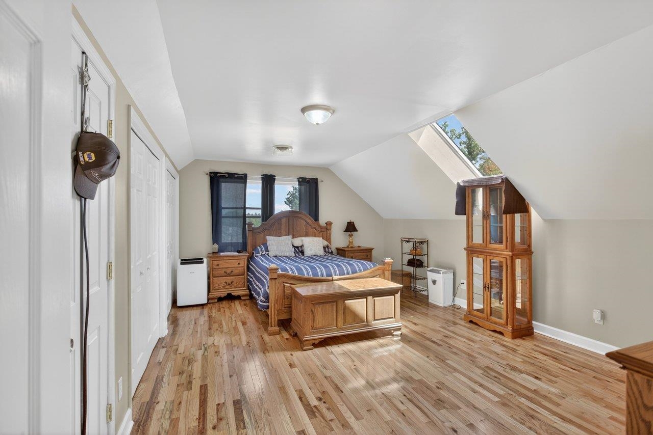 215 FOREST DR