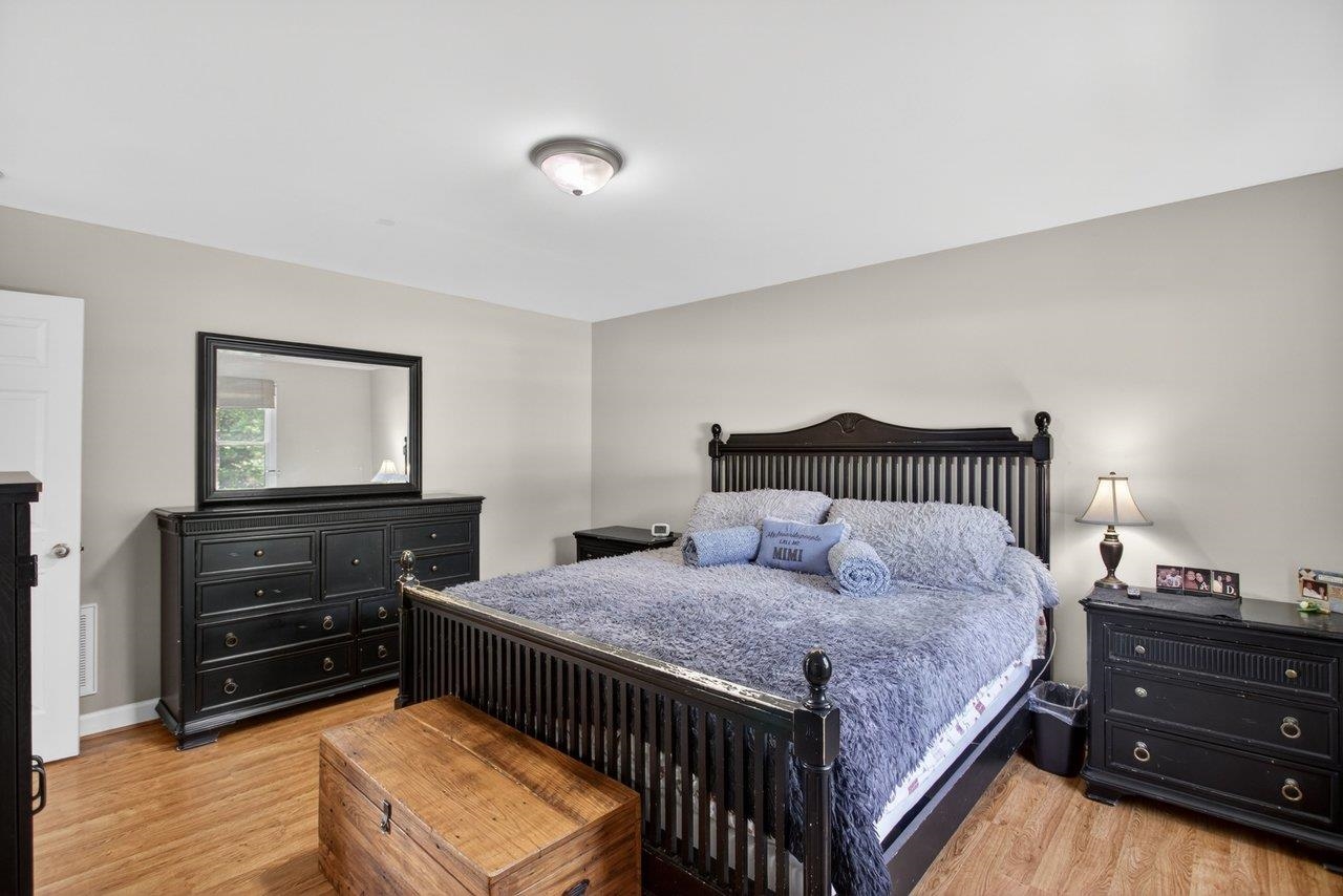 215 FOREST DR