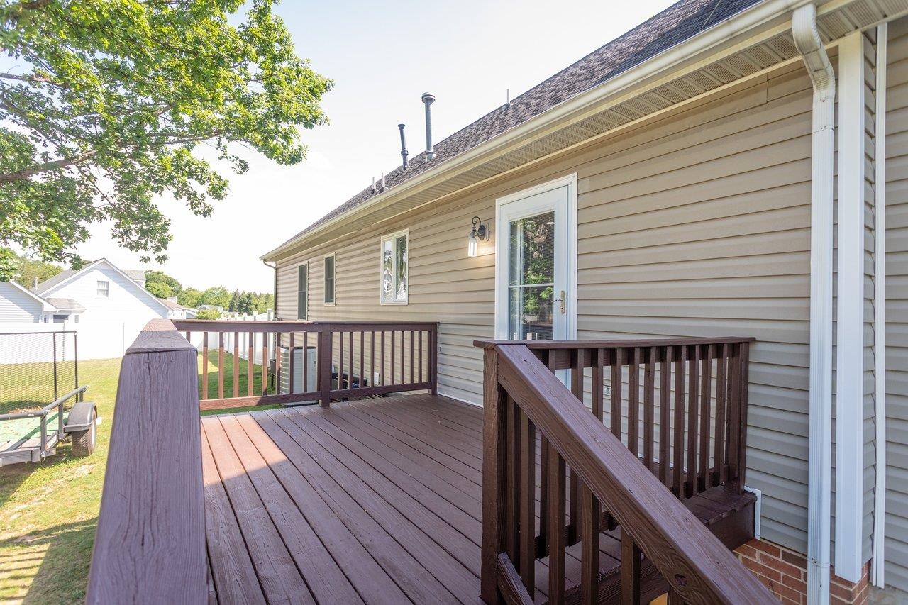 215 FOREST DR