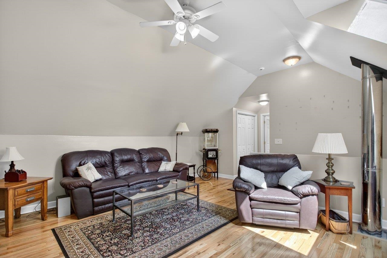 215 FOREST DR