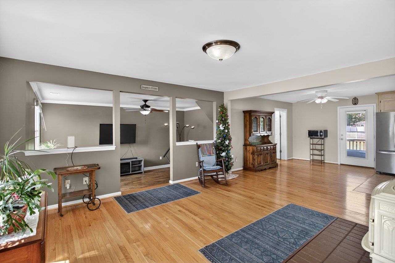 215 FOREST DR