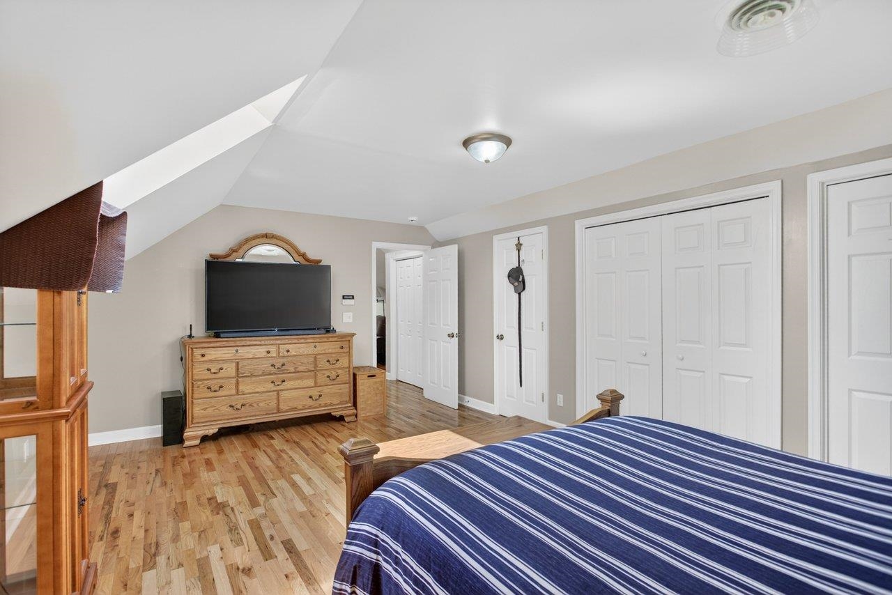 215 FOREST DR