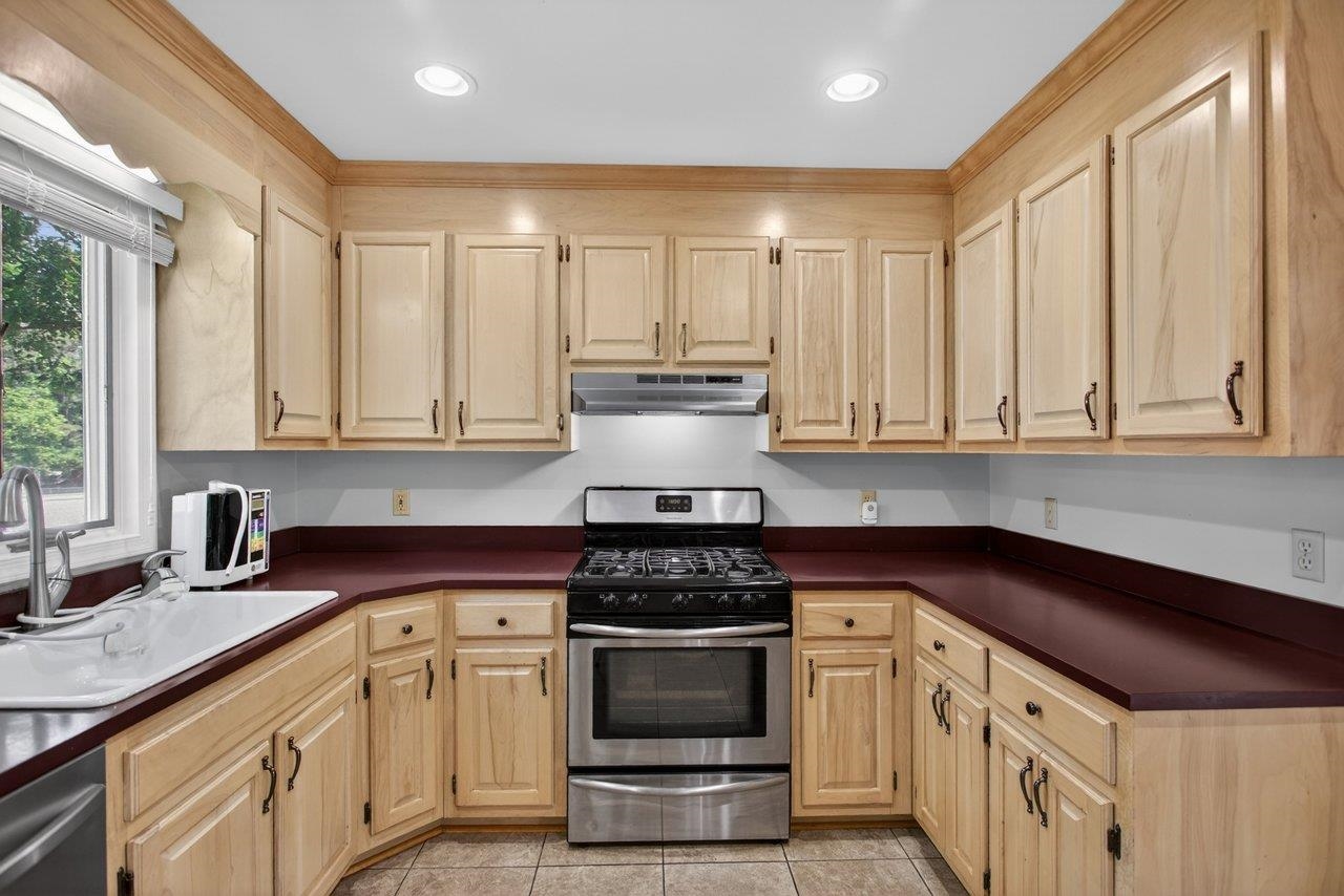 215 FOREST DR