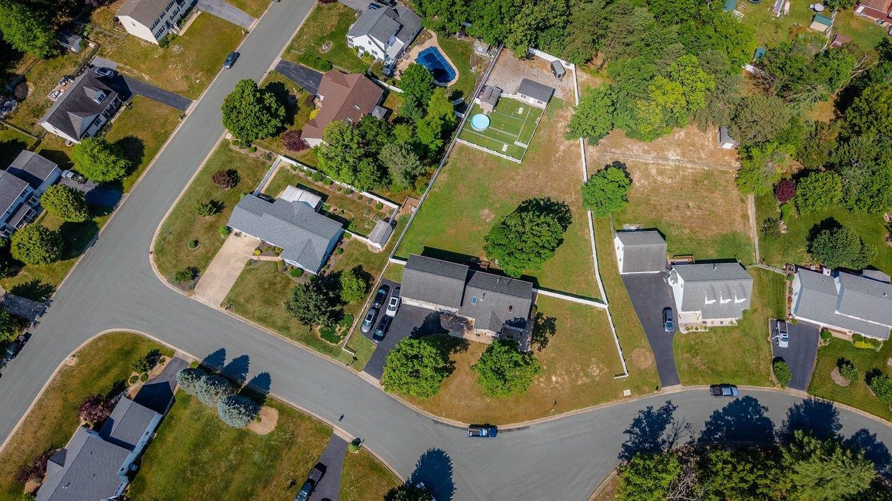 215 FOREST DR