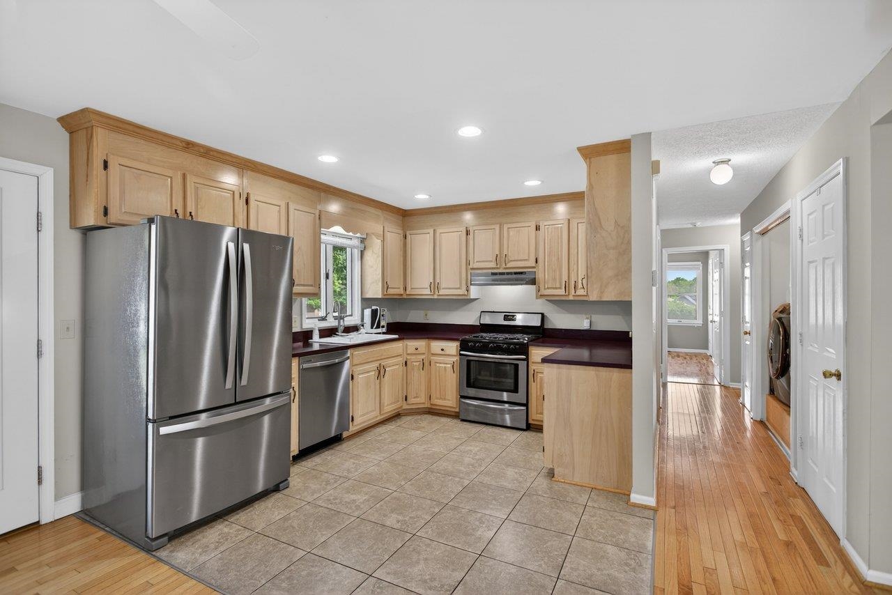 215 FOREST DR