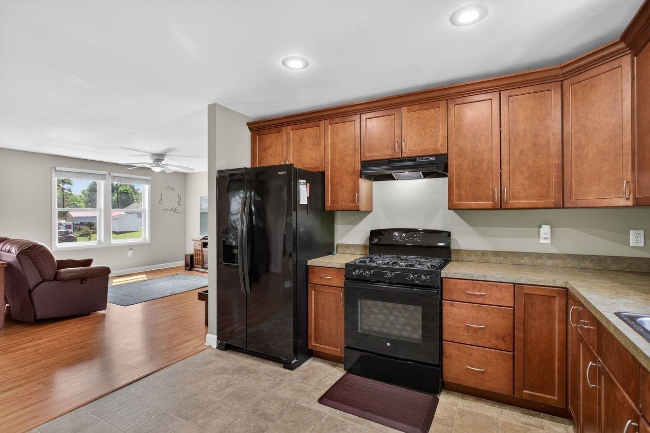 215 FOREST DR