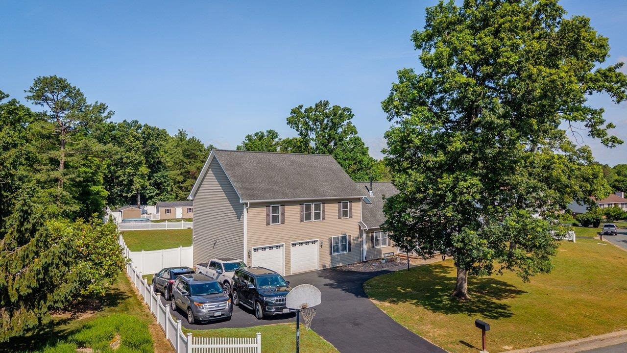 215 FOREST DR