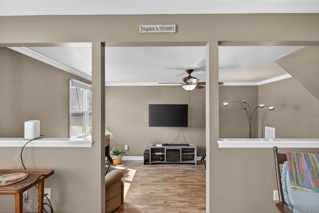 215 FOREST DR