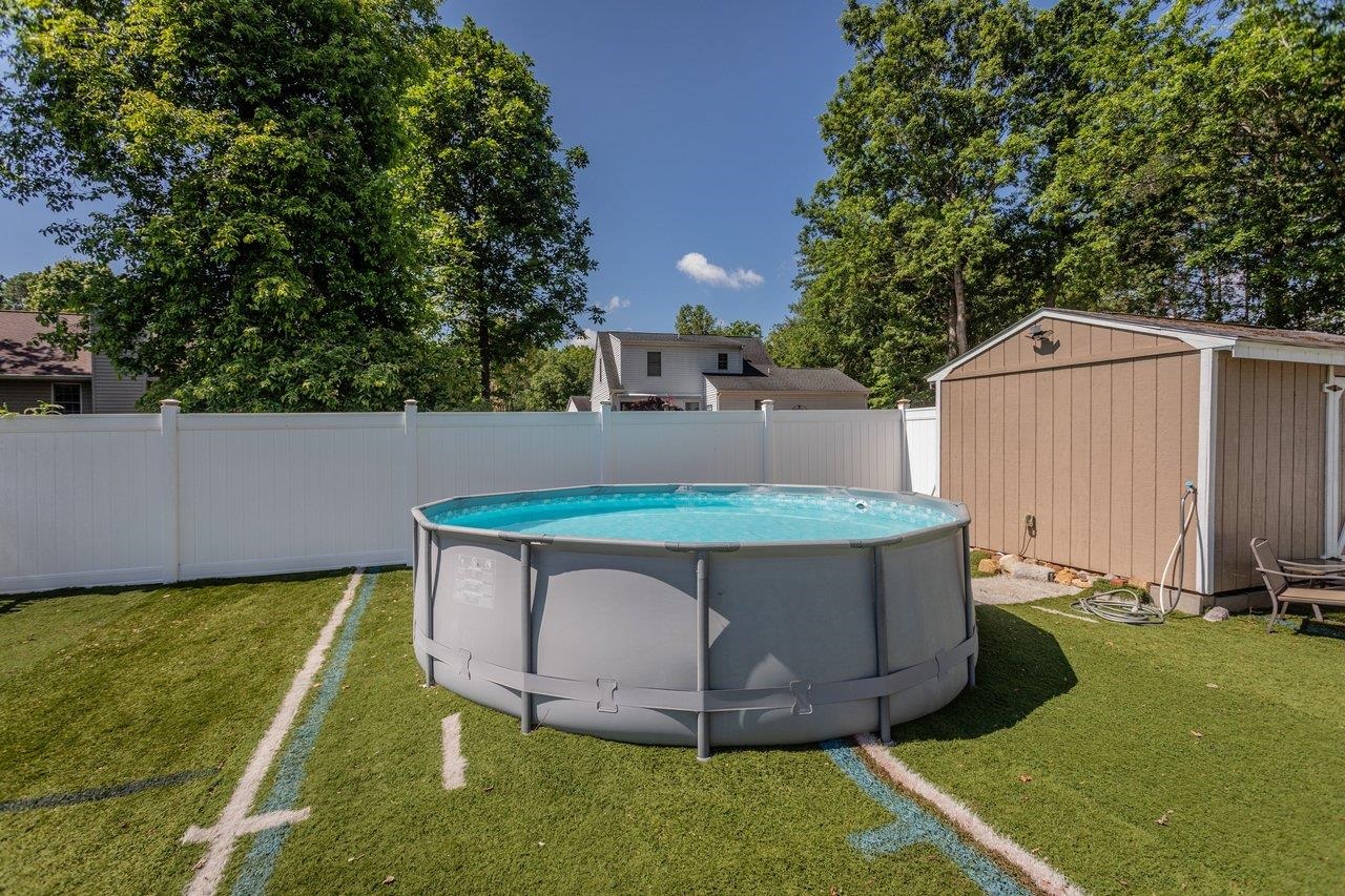 215 FOREST DR