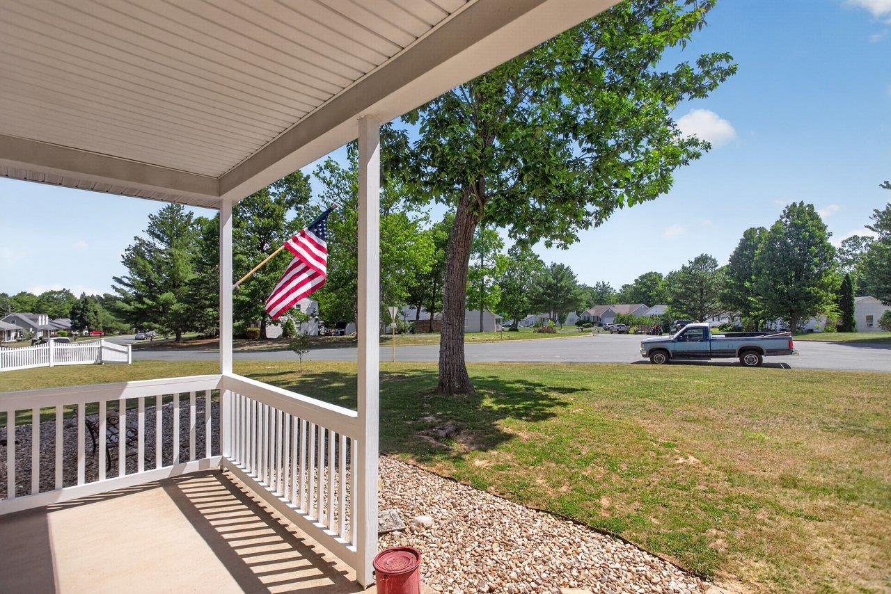 215 FOREST DR