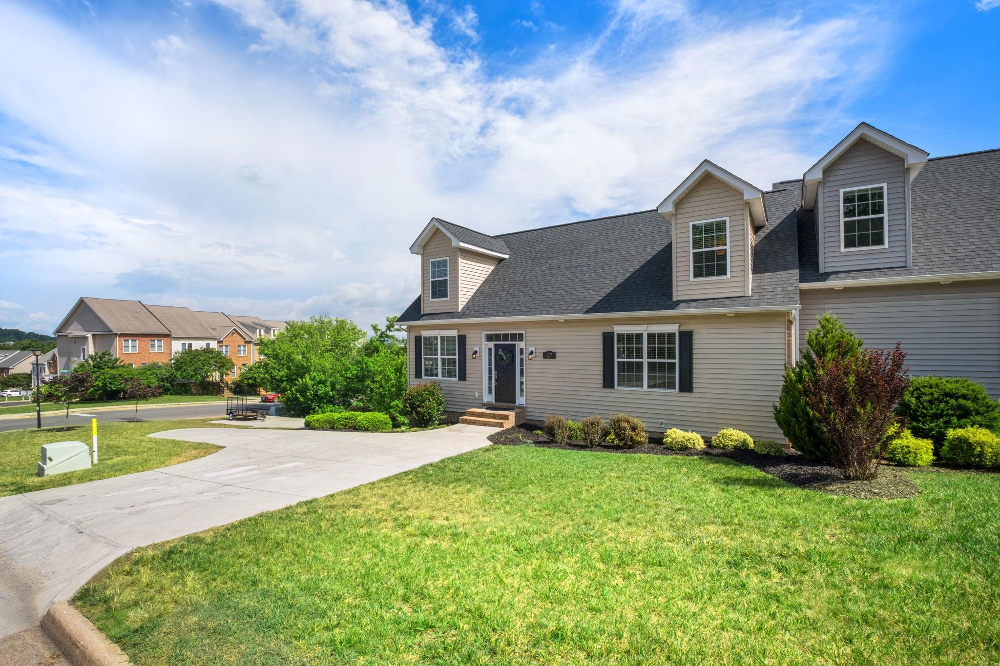 327 BLUE STONE HILLS DR