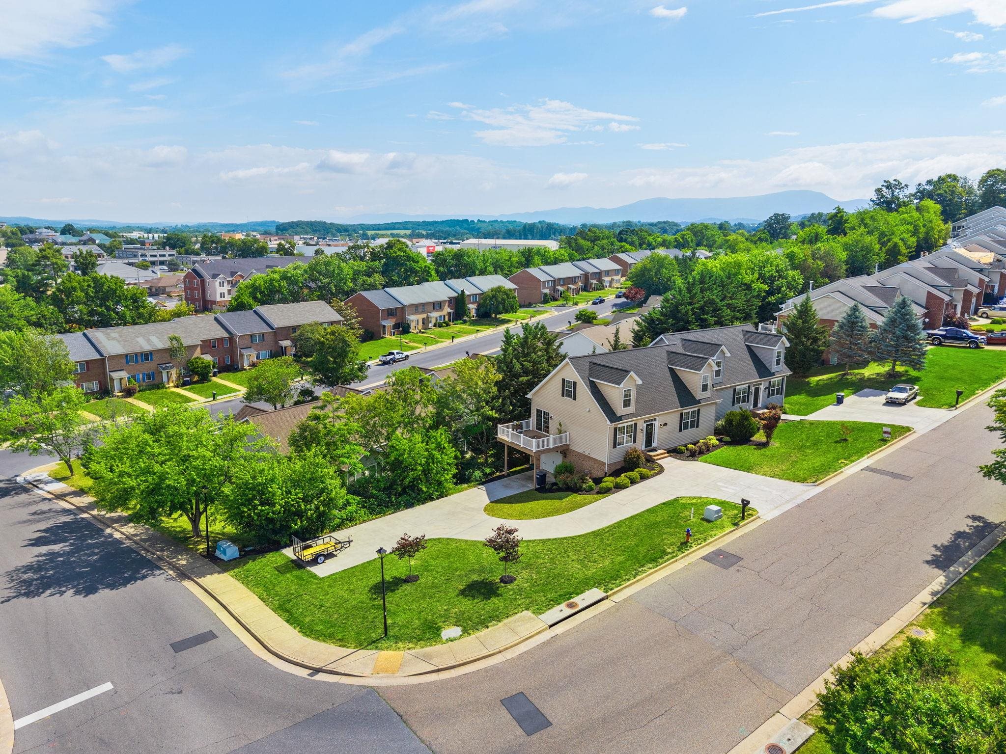 327 BLUE STONE HILLS DR