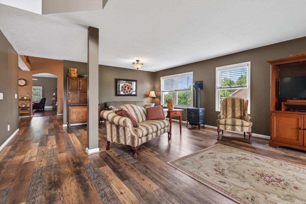 3345 REDBUD LN
