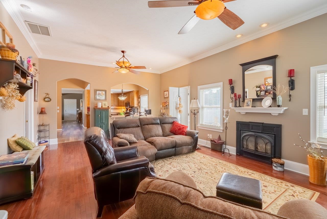 3345 REDBUD LN