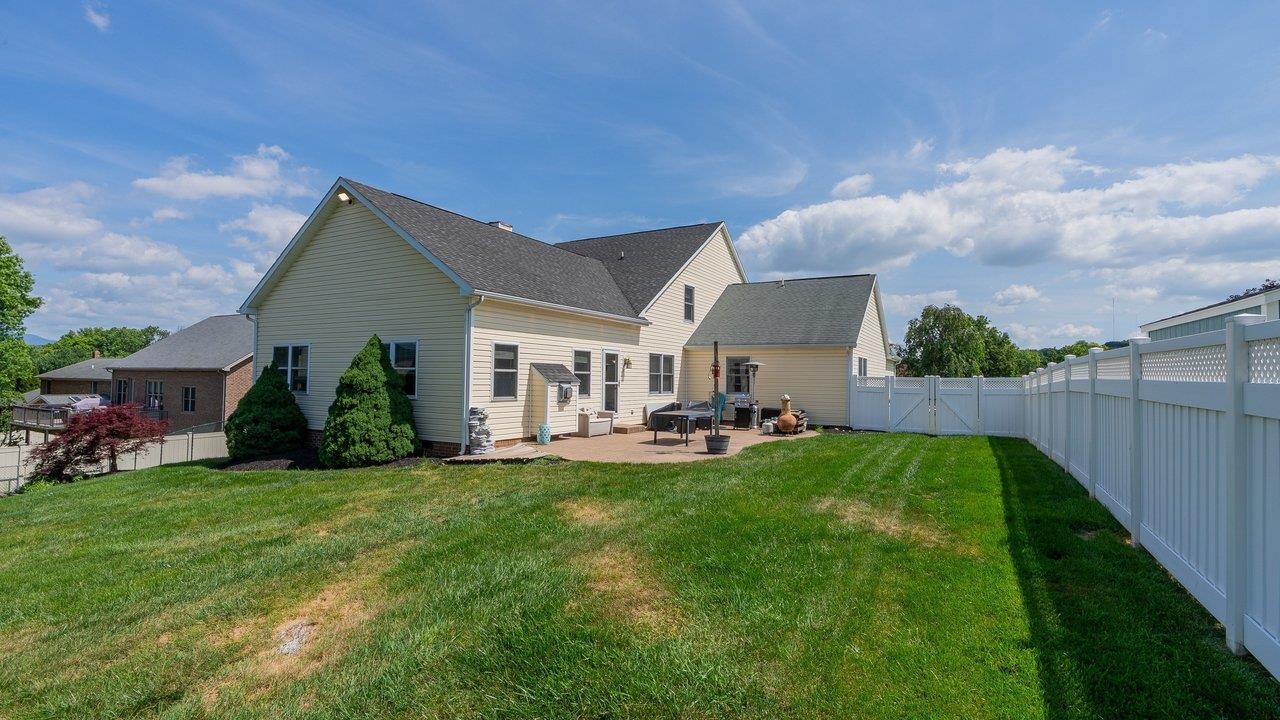 3345 REDBUD LN