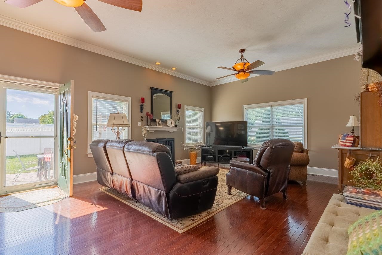 3345 REDBUD LN