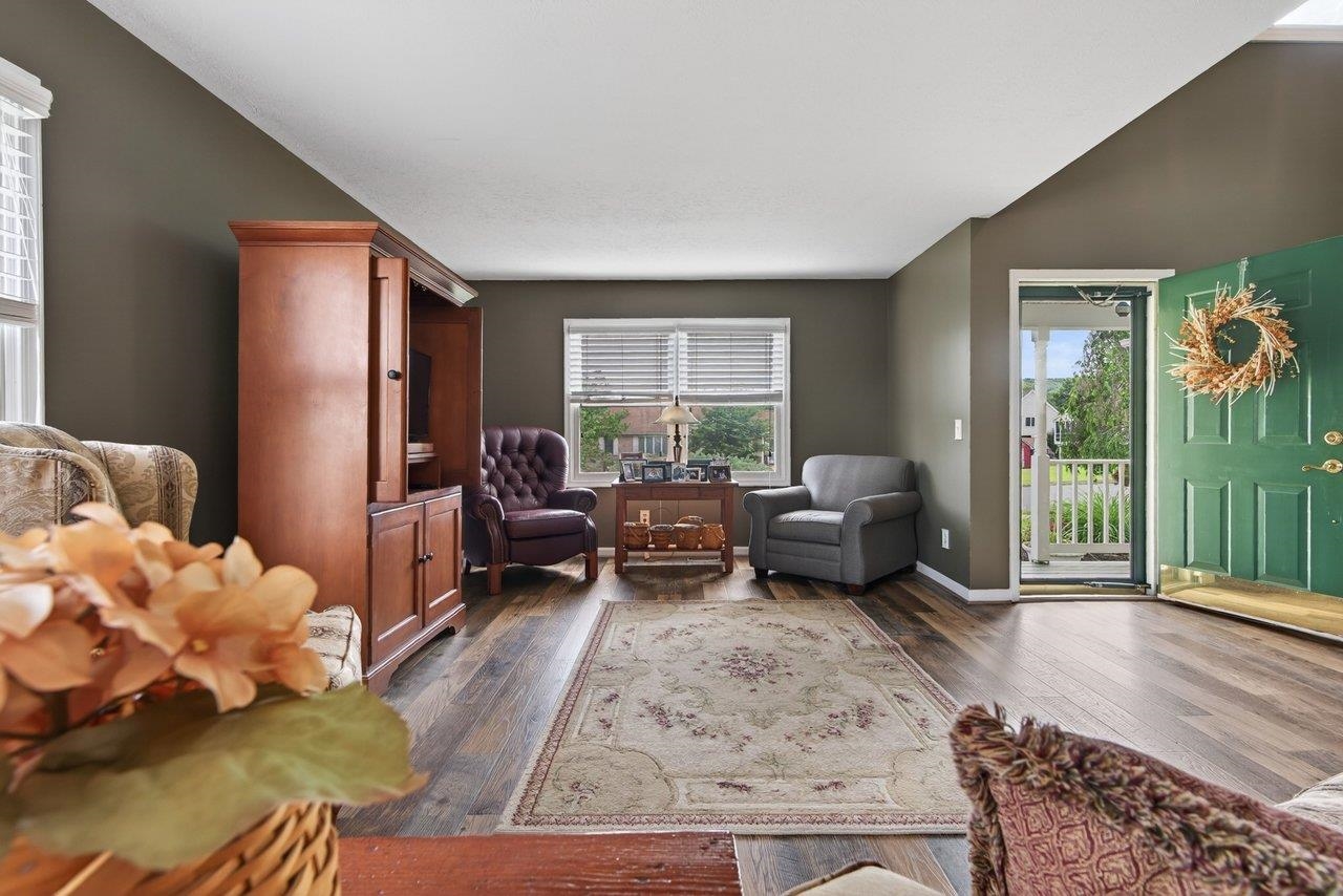 3345 REDBUD LN