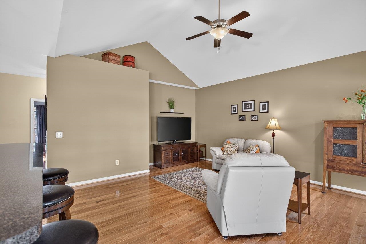 120 DAVID CIR