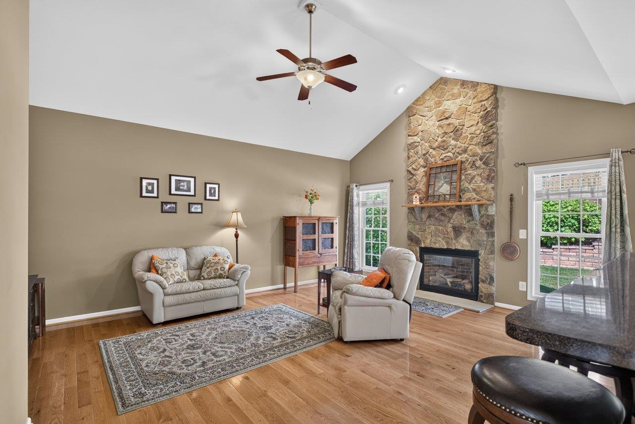120 DAVID CIR