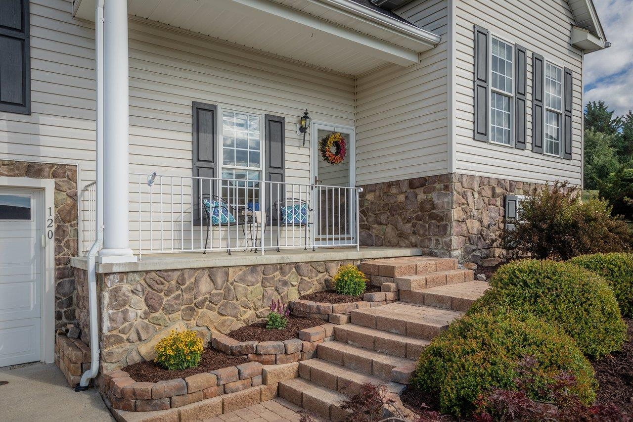 120 DAVID CIR