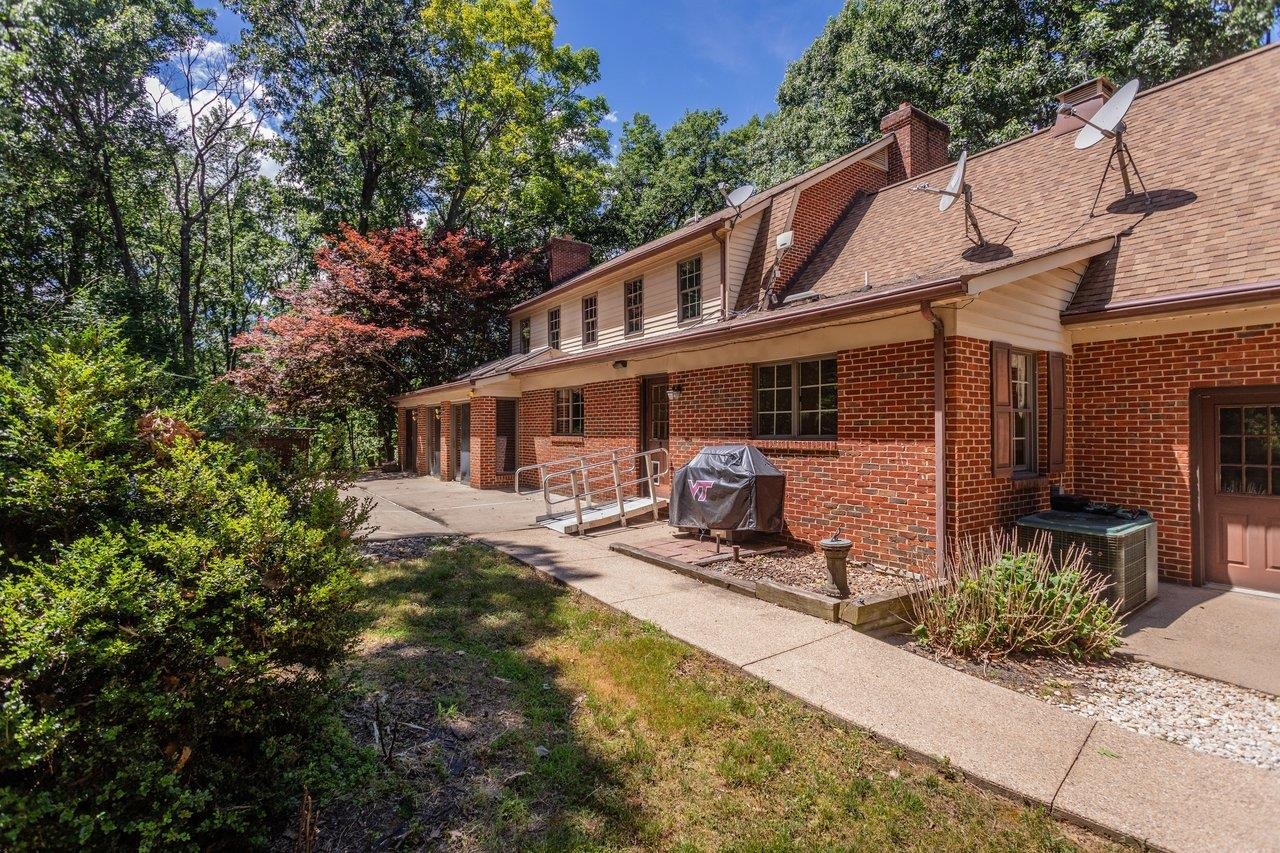 926 TRINITY CHURCH RD