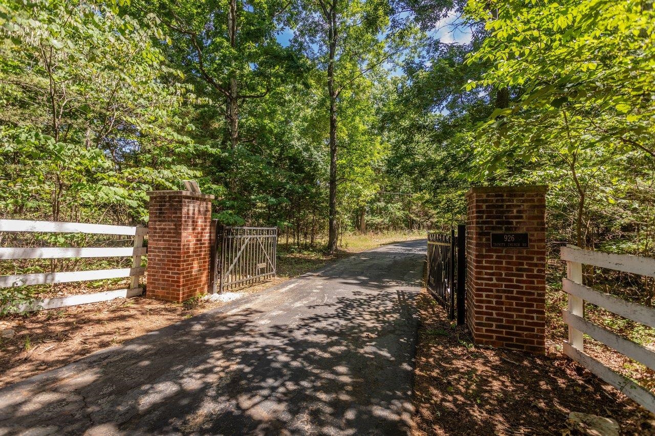 926 TRINITY CHURCH RD