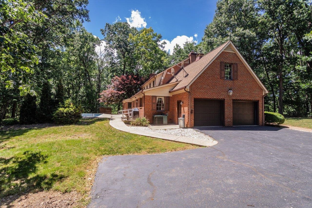 926 TRINITY CHURCH RD