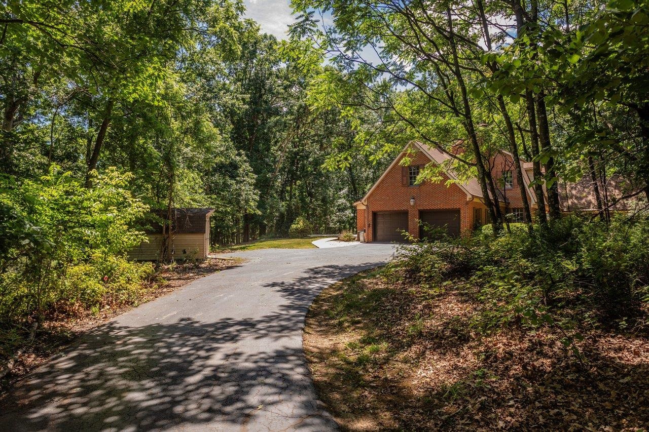 926 TRINITY CHURCH RD