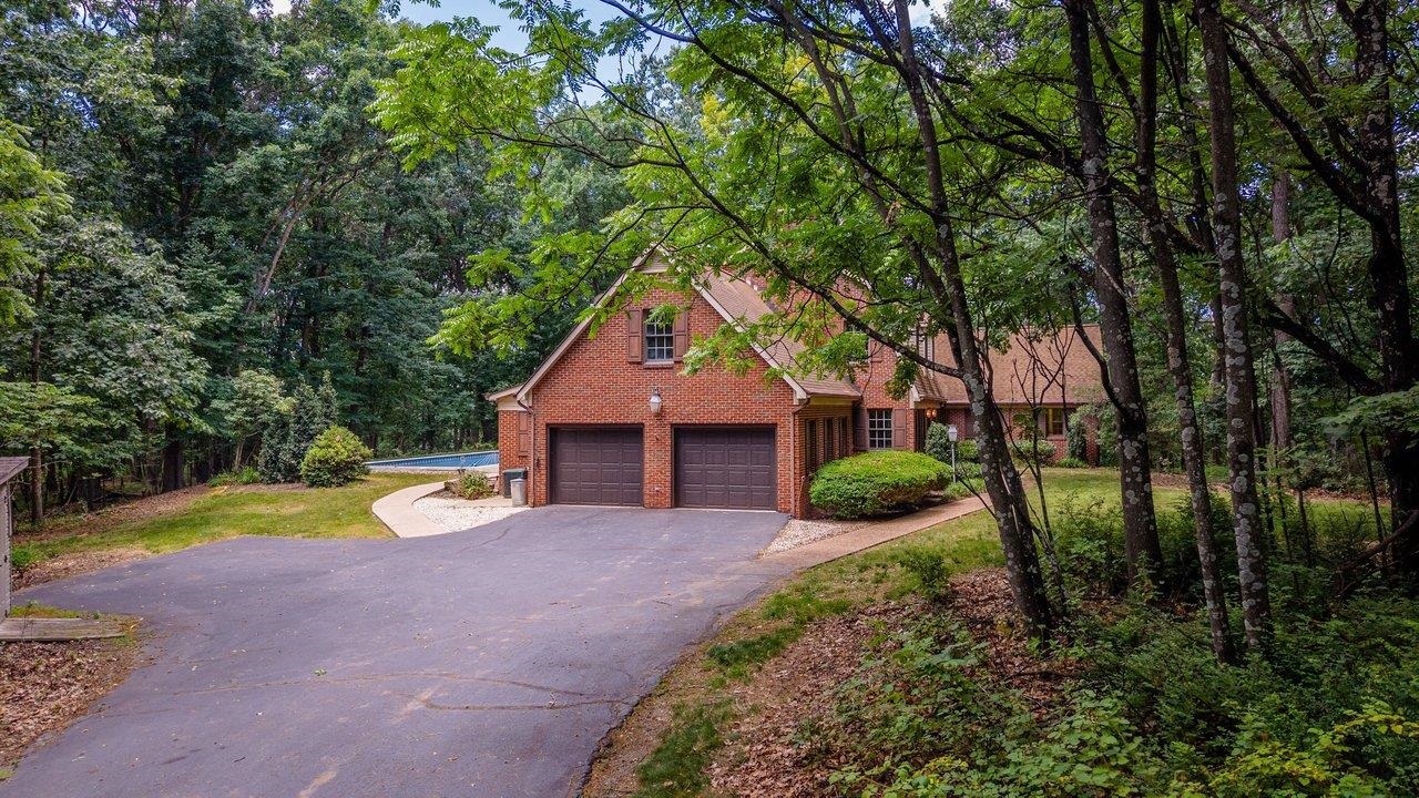 926 TRINITY CHURCH RD
