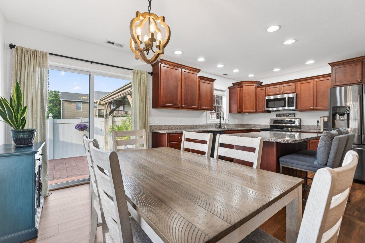 264 DYLAN CIR