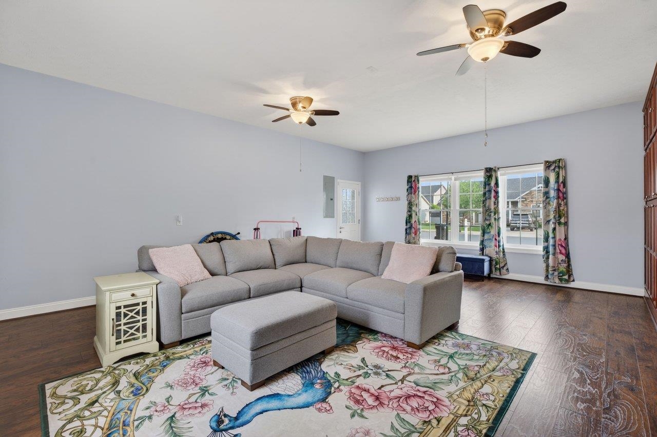 264 DYLAN CIR