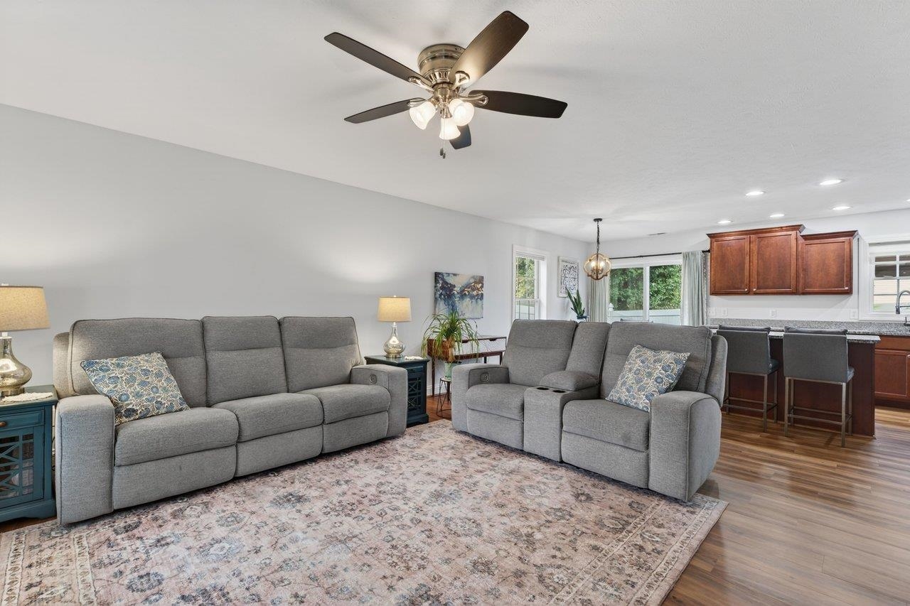 264 DYLAN CIR