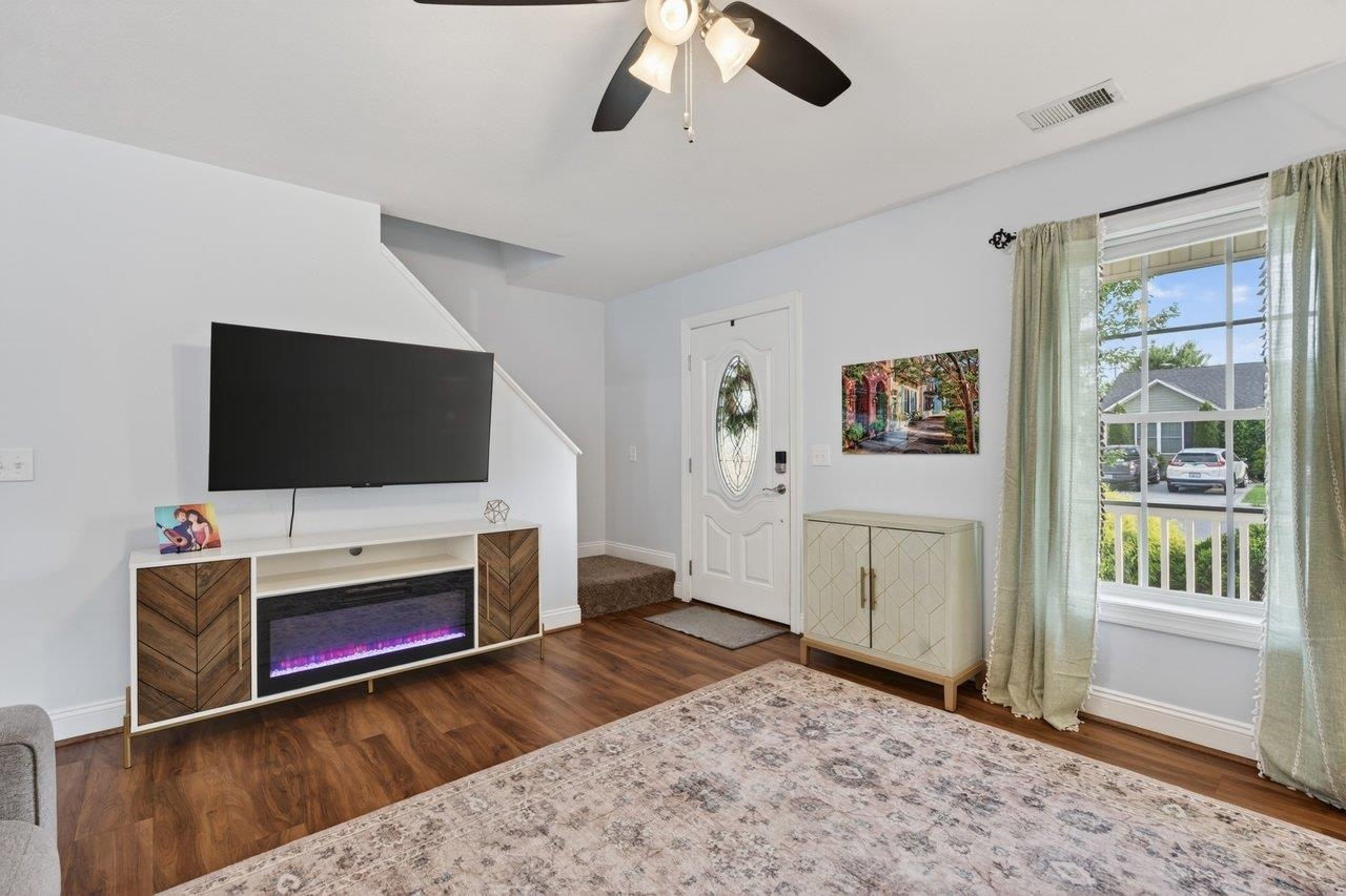 264 DYLAN CIR