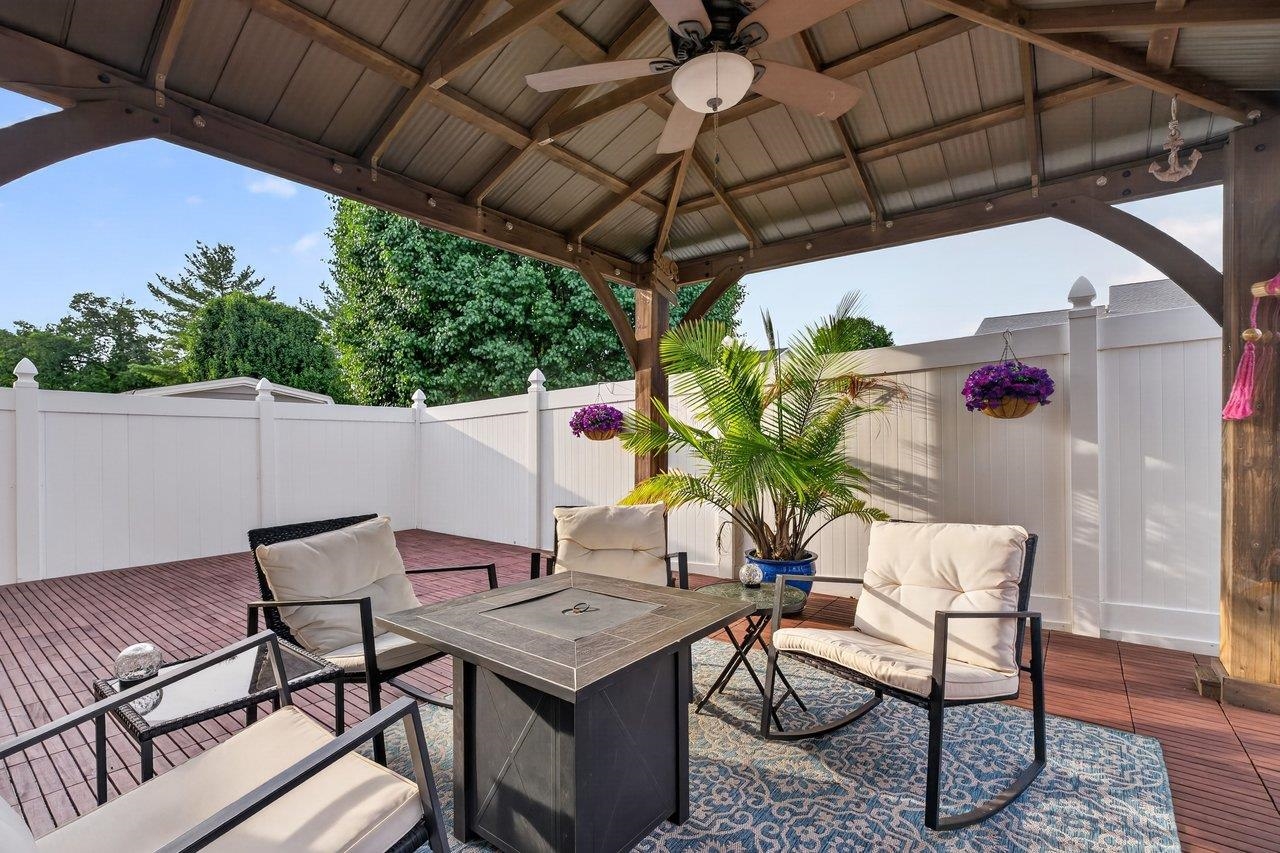 264 DYLAN CIR