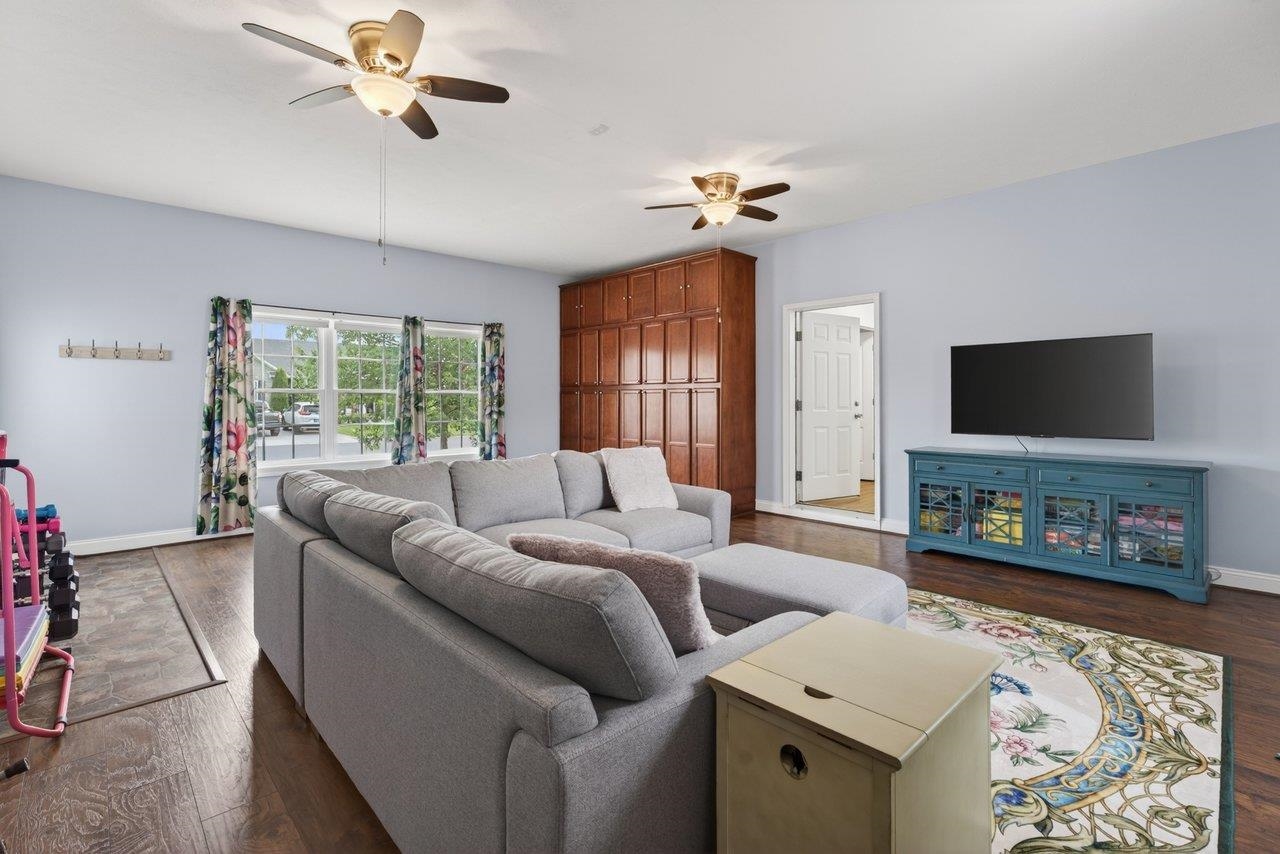 264 DYLAN CIR