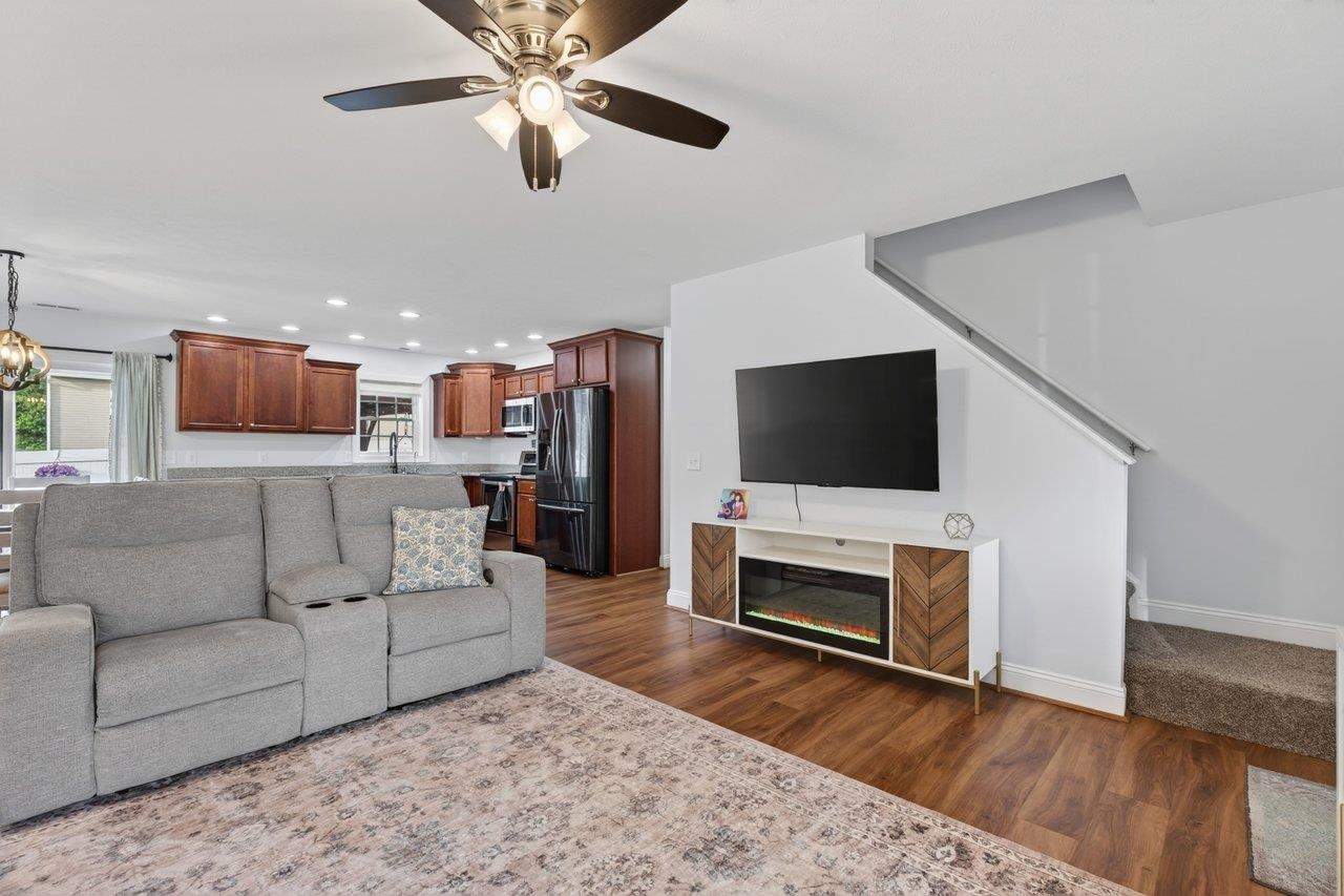 264 DYLAN CIR