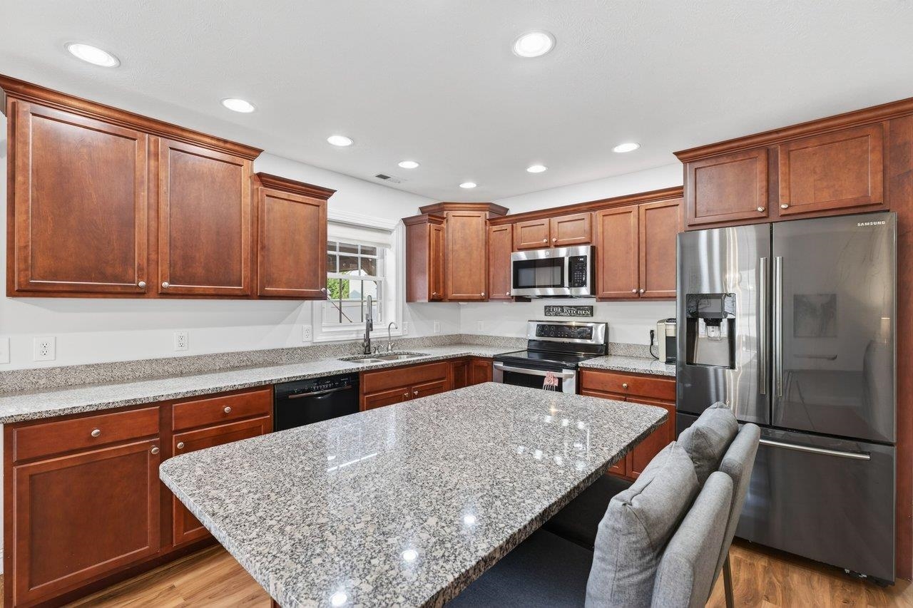 264 DYLAN CIR