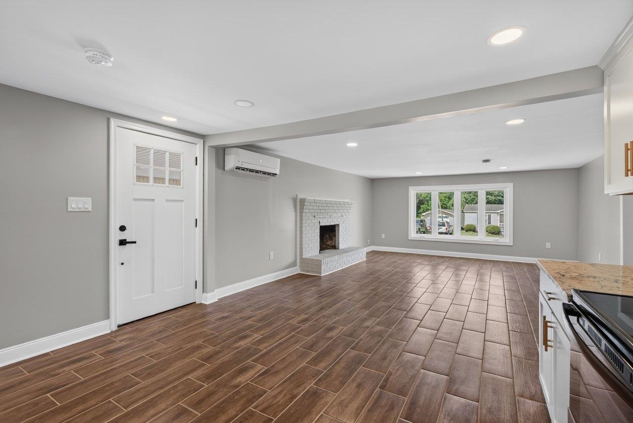 577 POND AVE