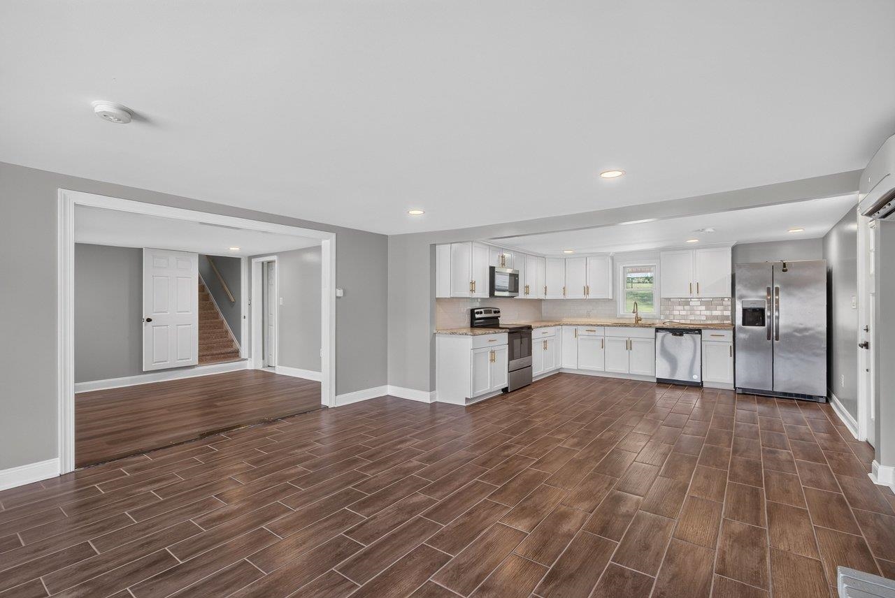 577 POND AVE