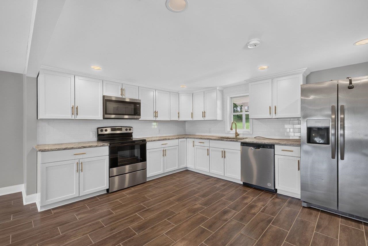577 POND AVE