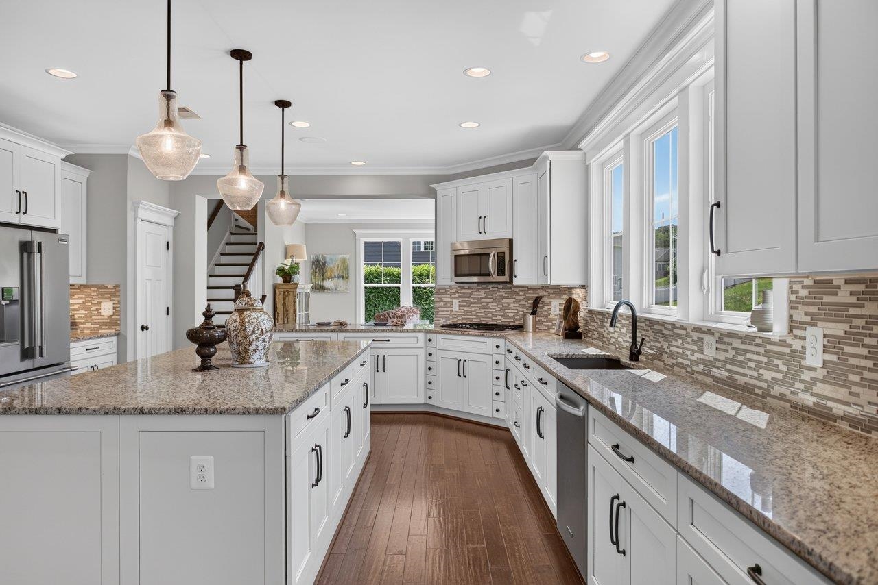 3371 VERA VISTA PATH
