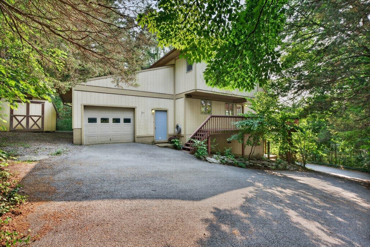 1170 LINCOLNSHIRE DR