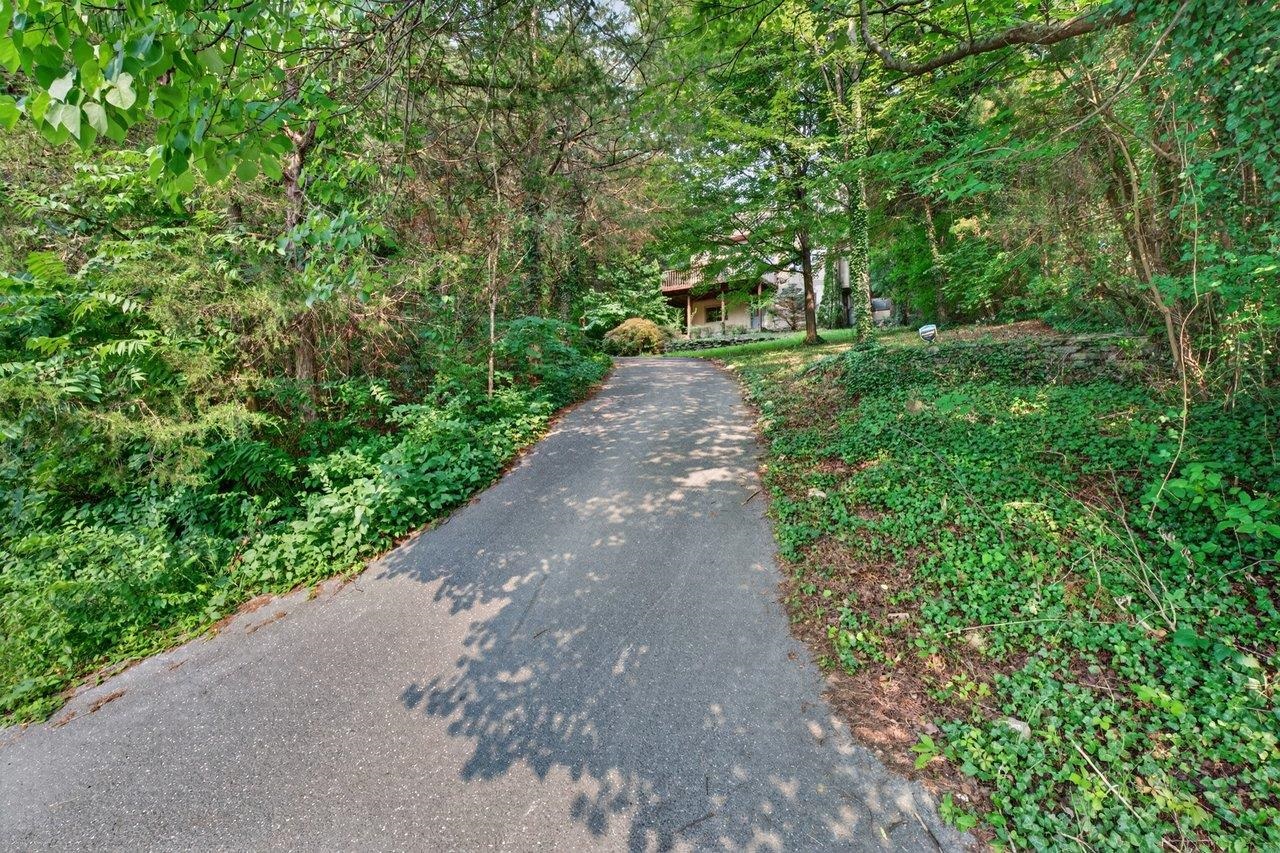 1170 LINCOLNSHIRE DR
