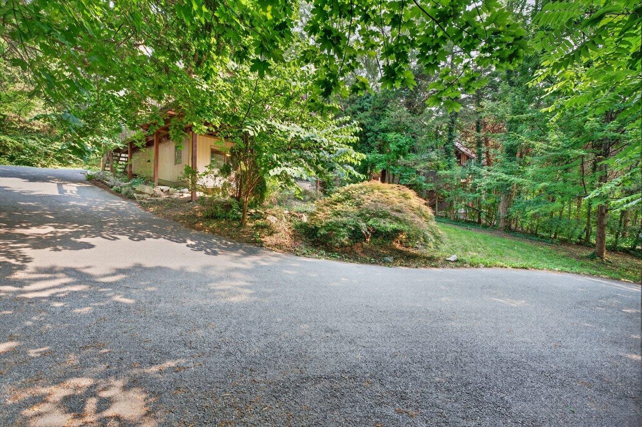 1170 LINCOLNSHIRE DR